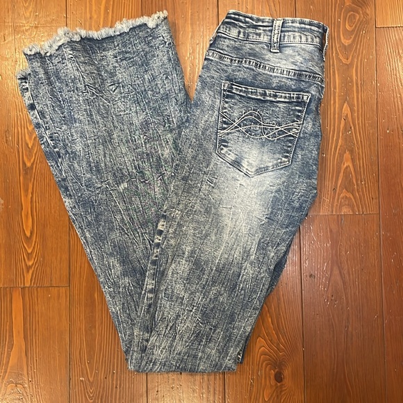 Cowgirl tuff flare/wide leg - Picture 2 of 4